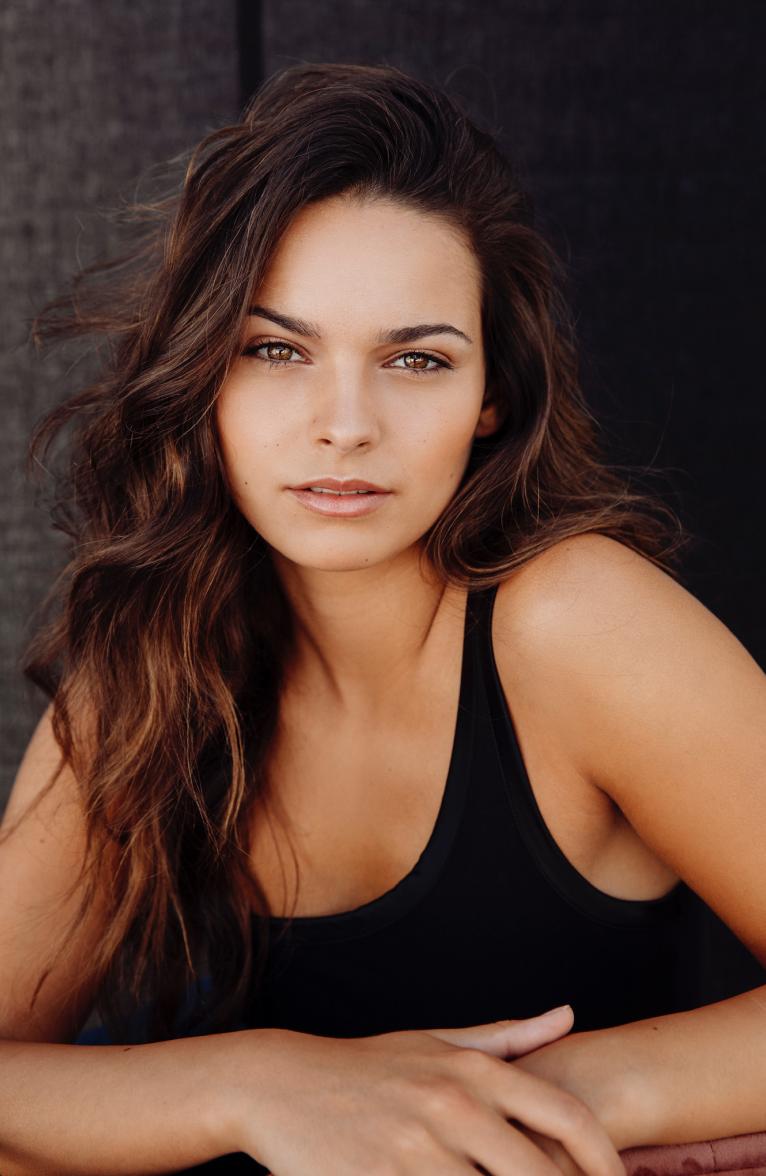 model-Zohra.-3684